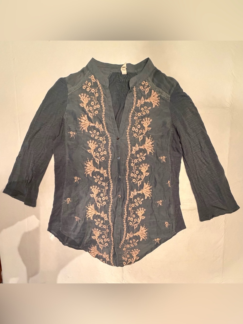 TINY by Anthropologie Gorgeous Boho Top with Embroidery, Beautiful Buttons EUC